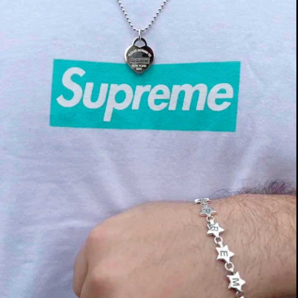 Supreme x Tiffany & Co Tee Shirt Brand New 
MENS SZ MEDIUM…100% AUTHENTIC